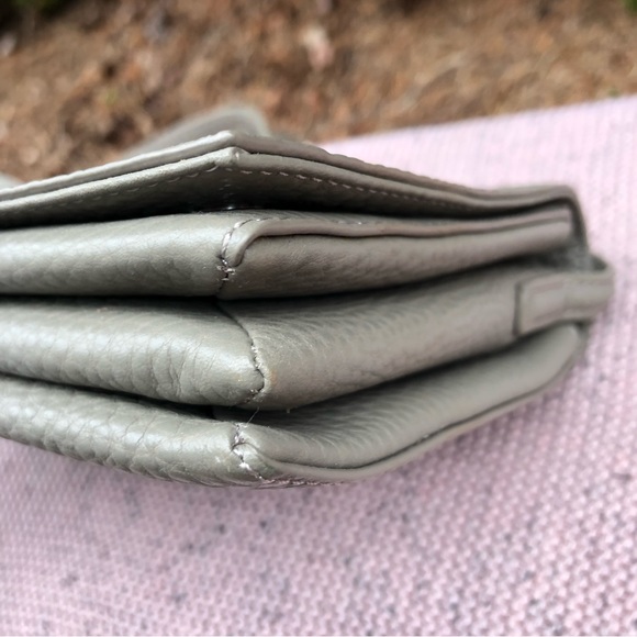 Aritzia Auxiliary Calisch Grey Crossbody Clutch Bag in Elephant Grey. - Picture 6 of 10
